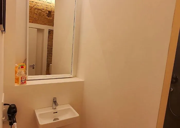 Im Erdgeschoss Lägenhet *